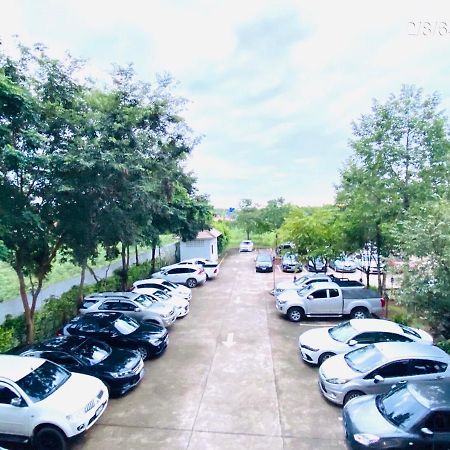 The Green Residence 304 Si Maha Phot Bagian luar foto