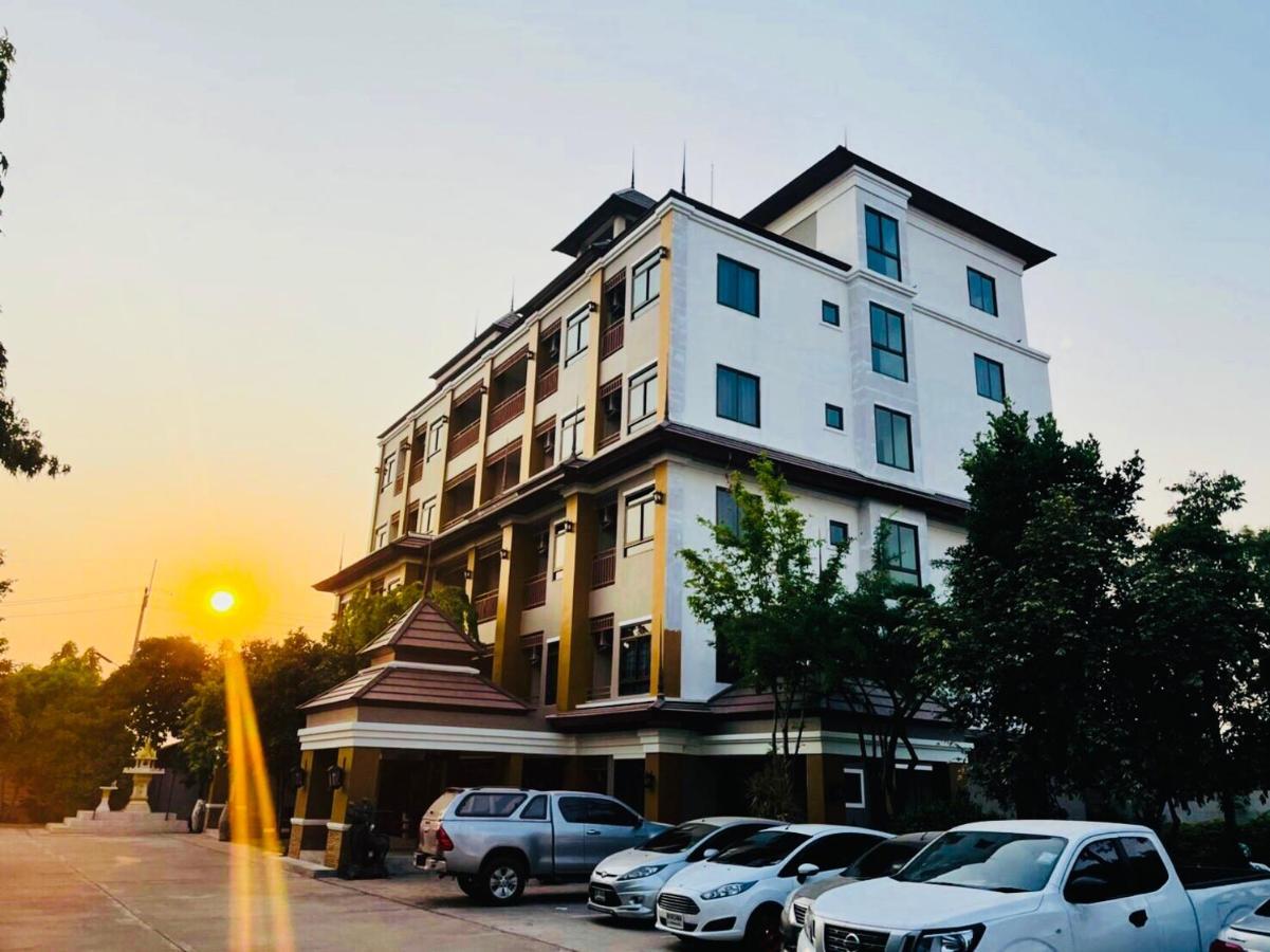 The Green Residence 304 Si Maha Phot Bagian luar foto