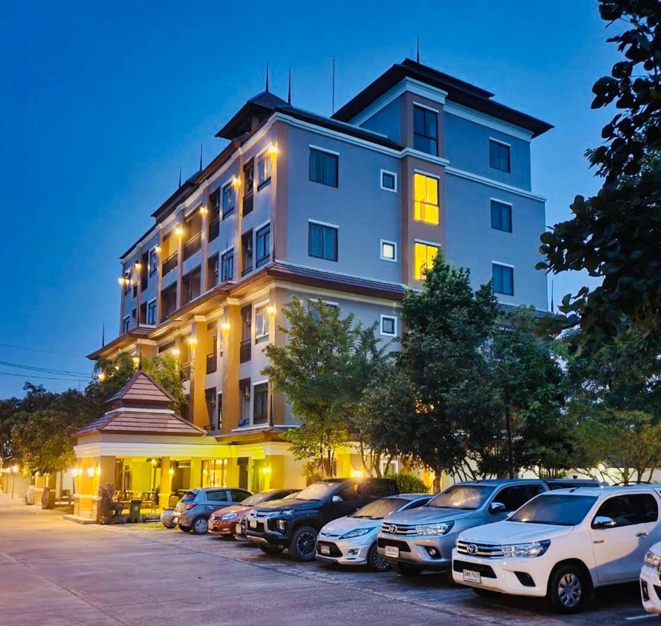 The Green Residence 304 Si Maha Phot Bagian luar foto