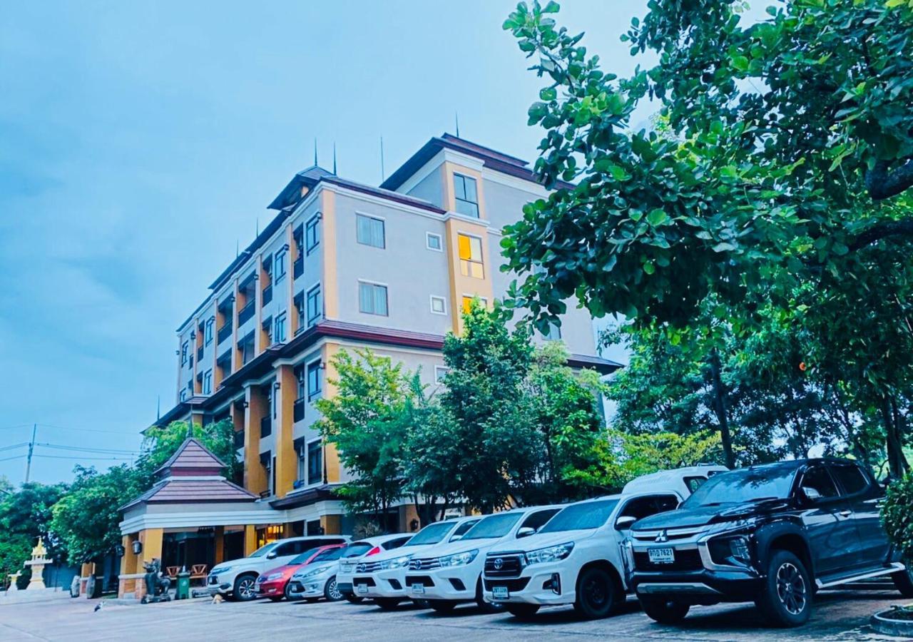 The Green Residence 304 Si Maha Phot Bagian luar foto