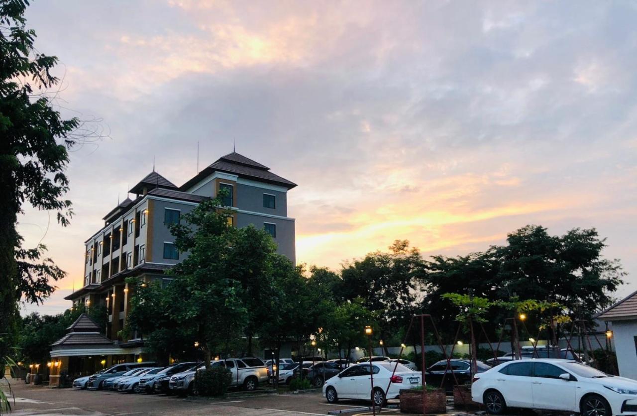 The Green Residence 304 Si Maha Phot Bagian luar foto