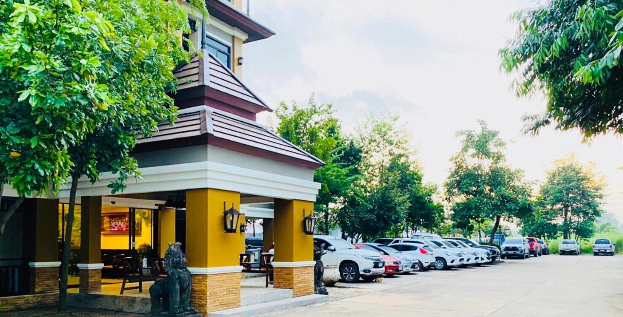 The Green Residence 304 Si Maha Phot Bagian luar foto