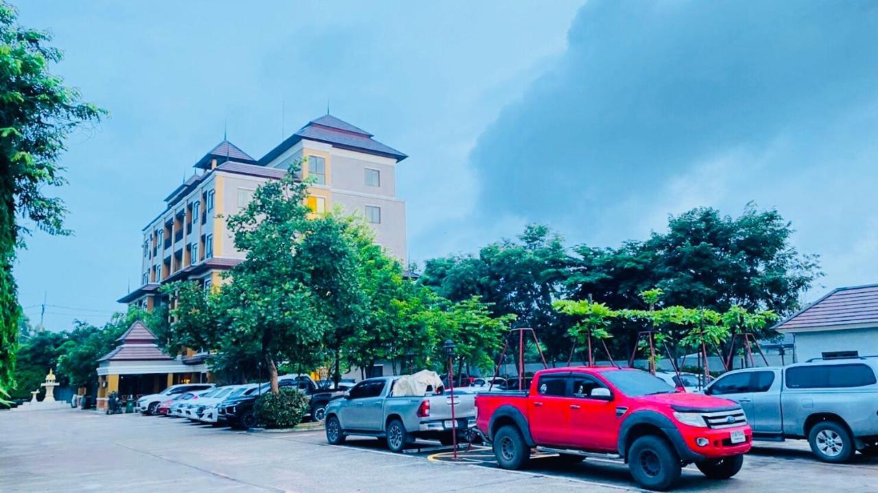 The Green Residence 304 Si Maha Phot Bagian luar foto