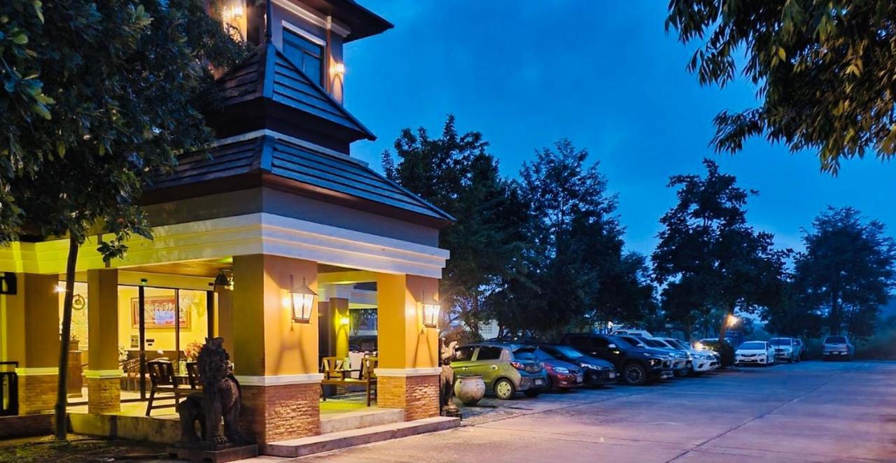 The Green Residence 304 Si Maha Phot Bagian luar foto