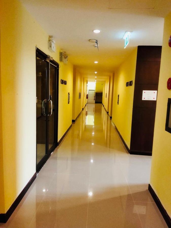 The Green Residence 304 Si Maha Phot Bagian luar foto