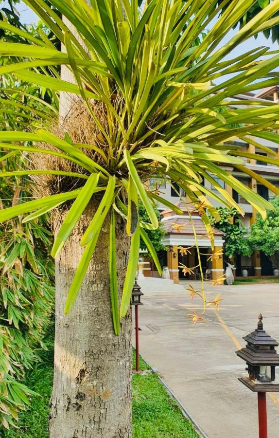 The Green Residence 304 Si Maha Phot Bagian luar foto