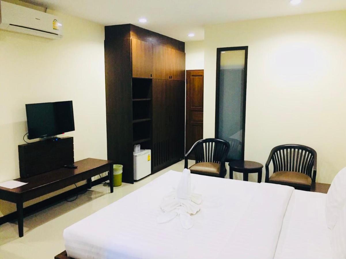 The Green Residence 304 Si Maha Phot Bagian luar foto