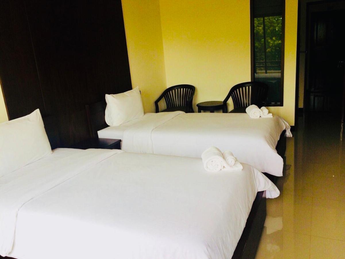 The Green Residence 304 Si Maha Phot Bagian luar foto