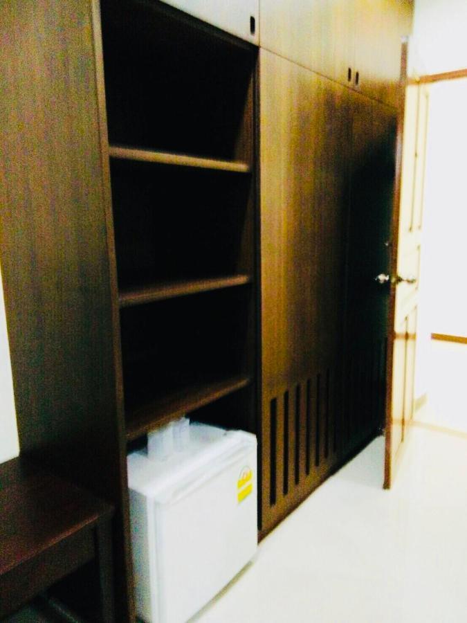 The Green Residence 304 Si Maha Phot Bagian luar foto
