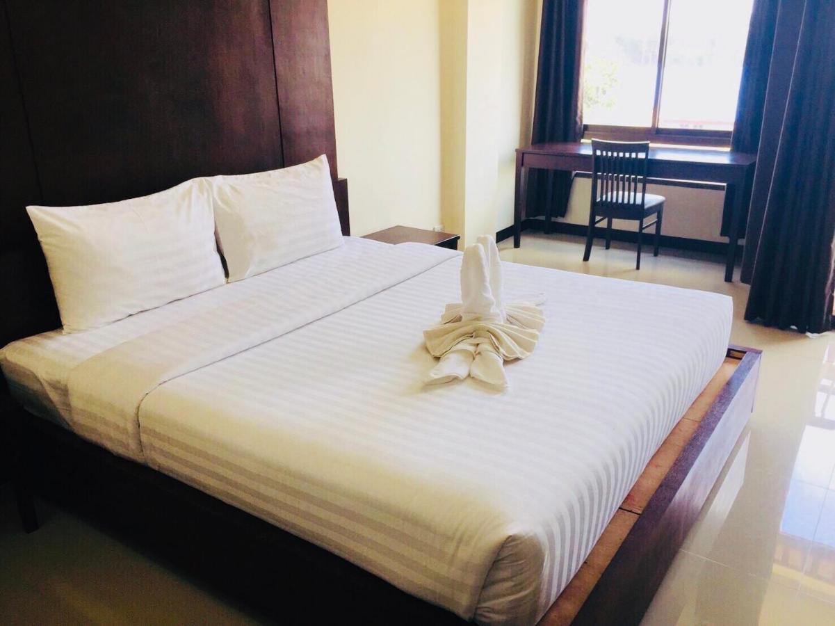 The Green Residence 304 Si Maha Phot Bagian luar foto