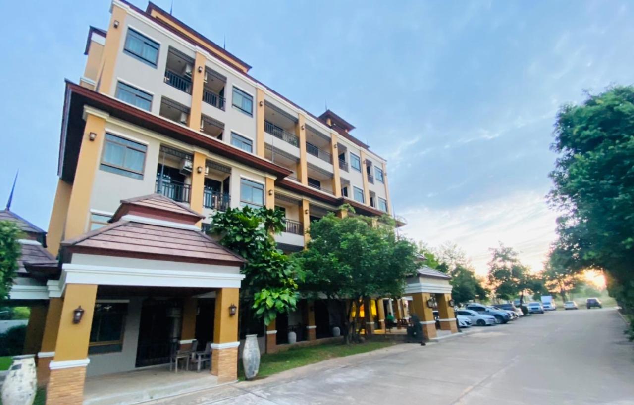 The Green Residence 304 Si Maha Phot Bagian luar foto