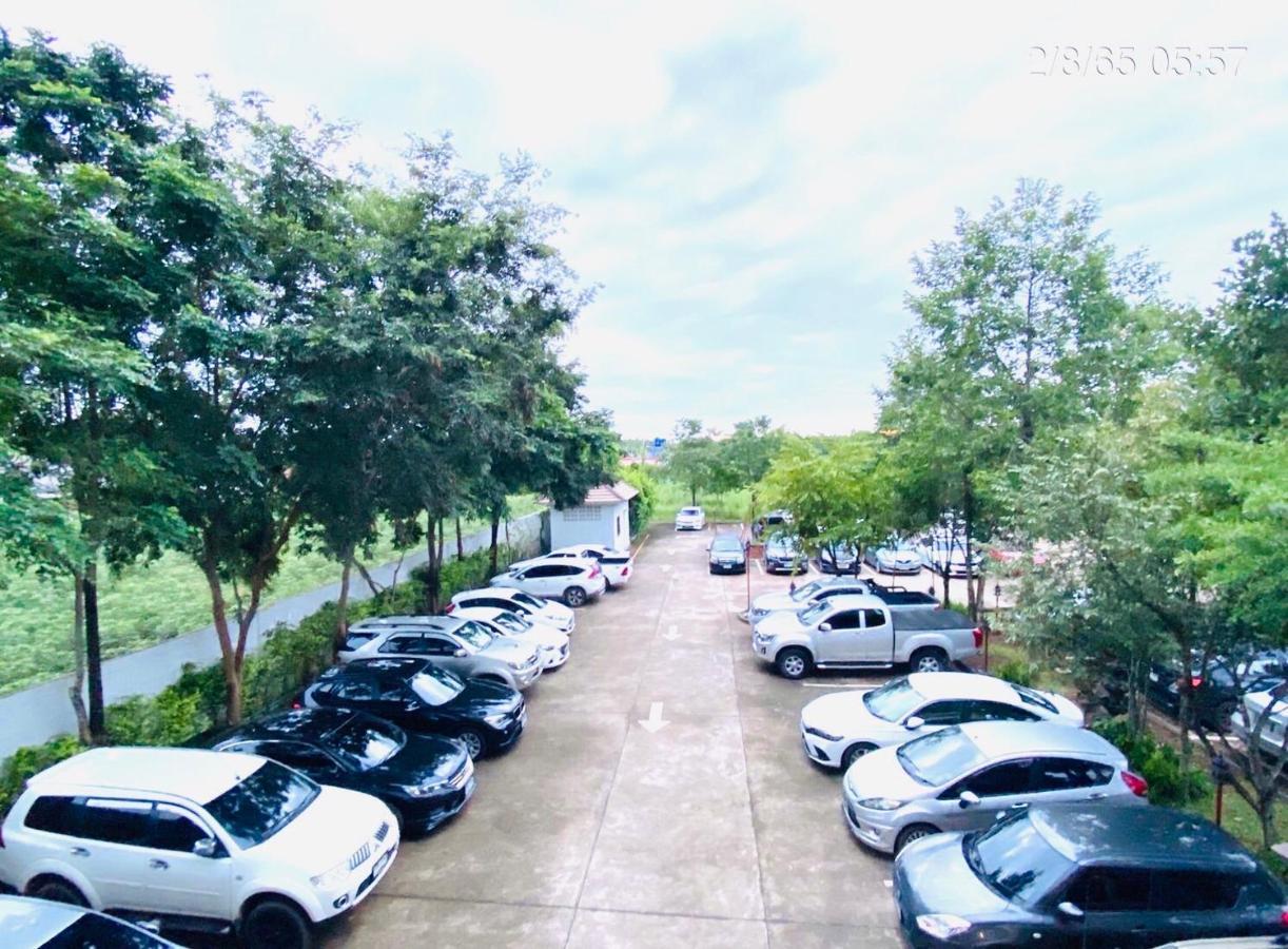 The Green Residence 304 Si Maha Phot Bagian luar foto