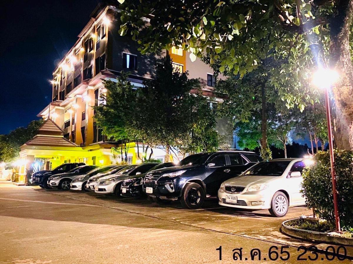 The Green Residence 304 Si Maha Phot Bagian luar foto