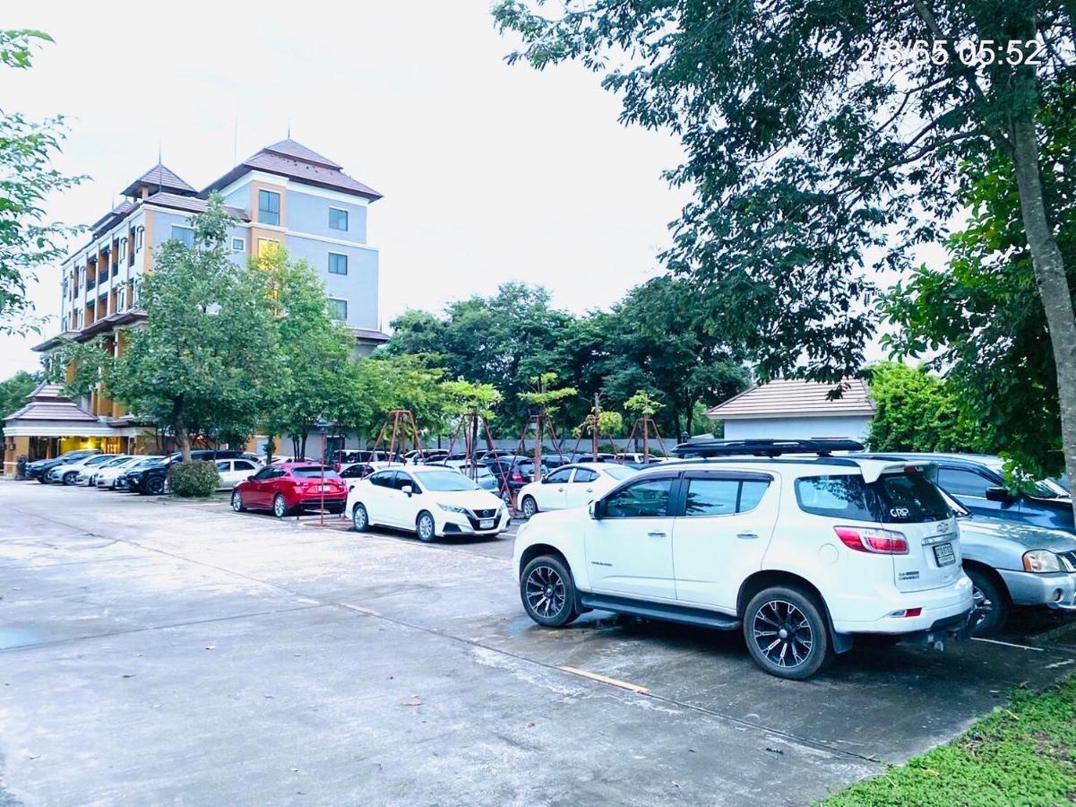 The Green Residence 304 Si Maha Phot Bagian luar foto
