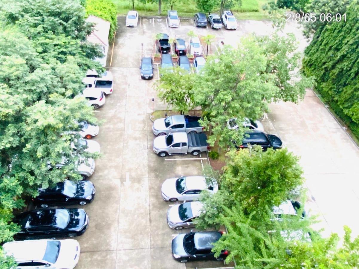 The Green Residence 304 Si Maha Phot Bagian luar foto