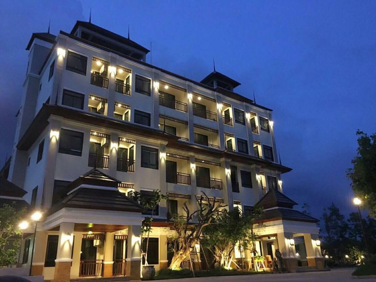The Green Residence 304 Si Maha Phot Bagian luar foto