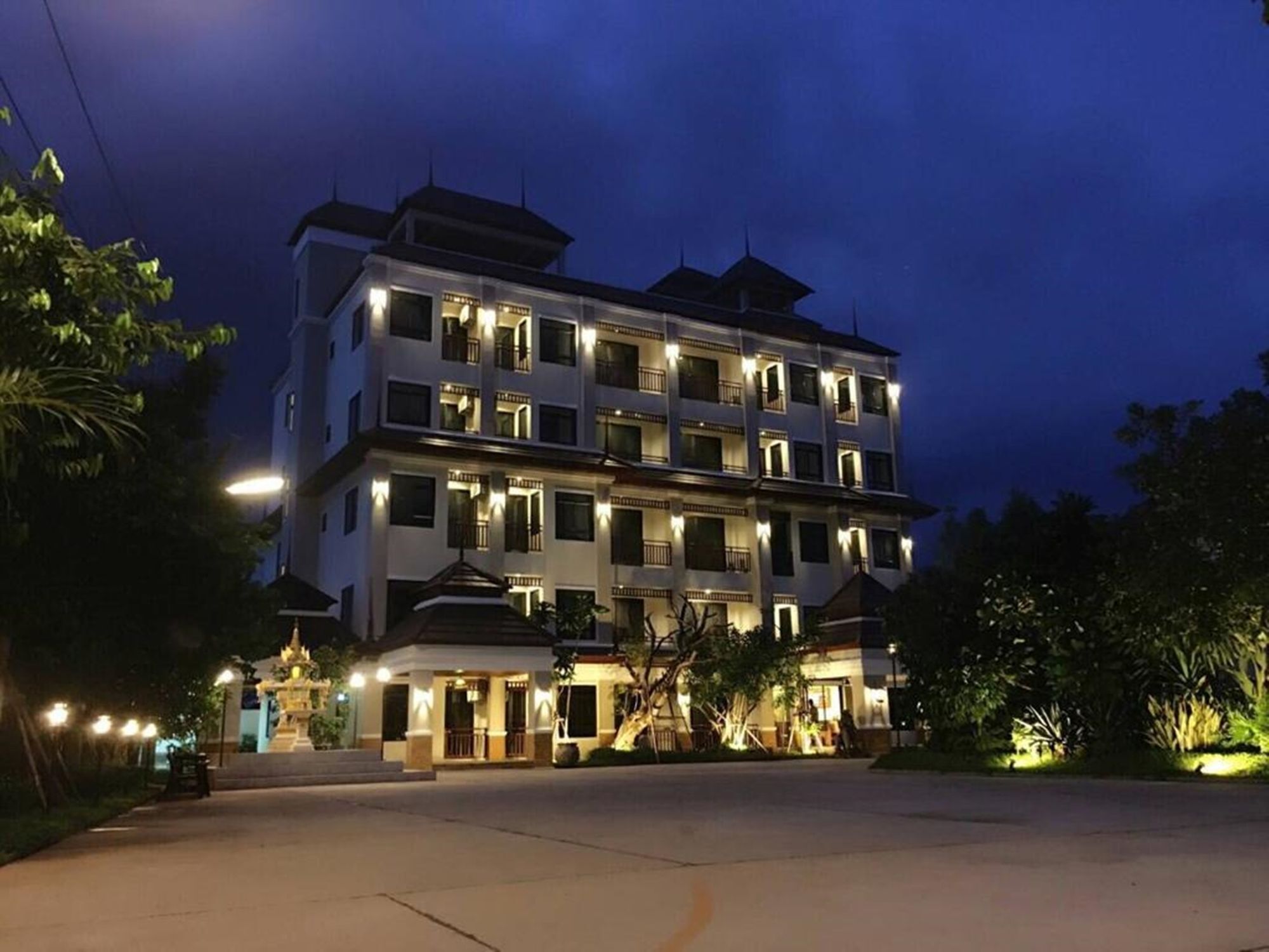 The Green Residence 304 Si Maha Phot Bagian luar foto